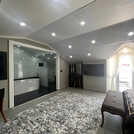 Luxury With Pool And Jacuzzi Close To The Lägenhet Fethiye